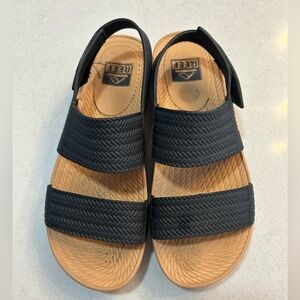 Reef Black and Tan Sandals - size 8